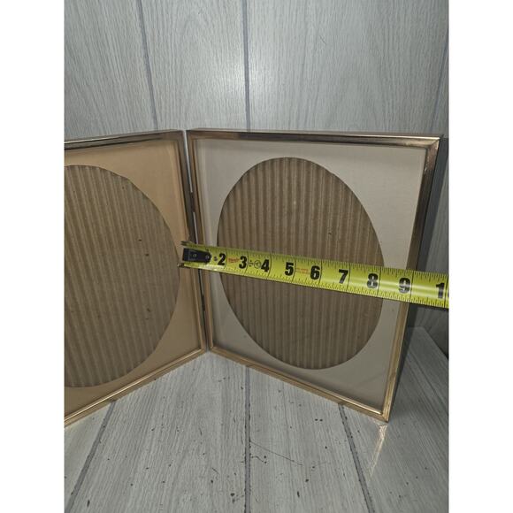 Vtg 70s Brass Standing Double Bifold Picture Frame Oval Matte Gold Tone 8x10 - Picture 3 of 10